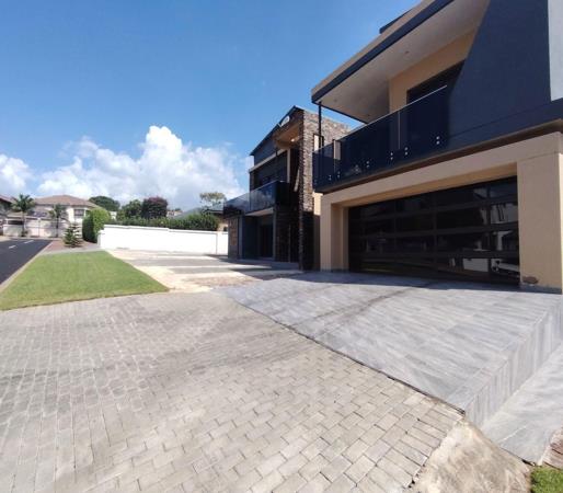 6 Bedroom House
