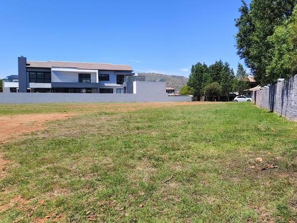 1 907 m² Land