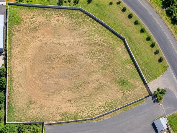 2 800 m² Land