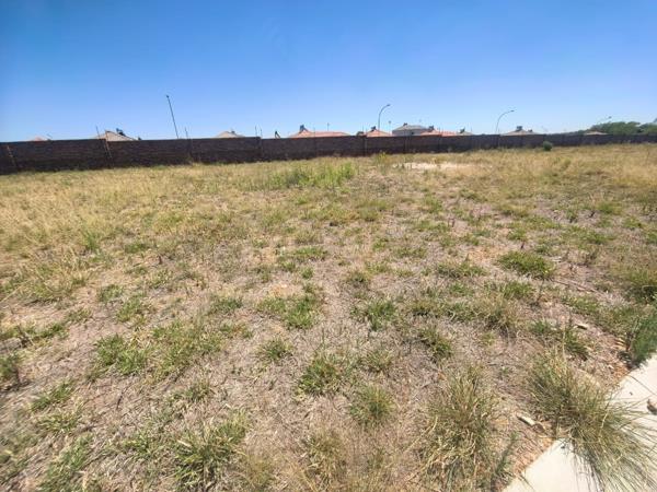 300 m² Land