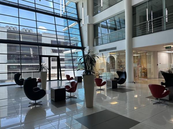 241 m² Commercial space