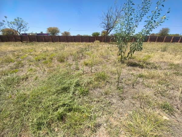 300 m² Land
