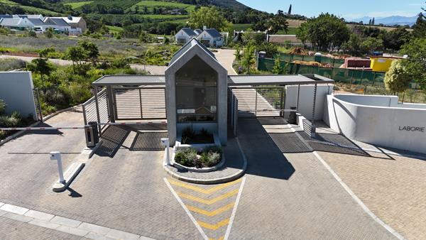 880 m² Land