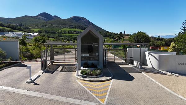 894 m² Land