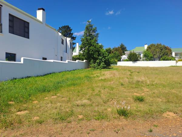 688 m² Land
