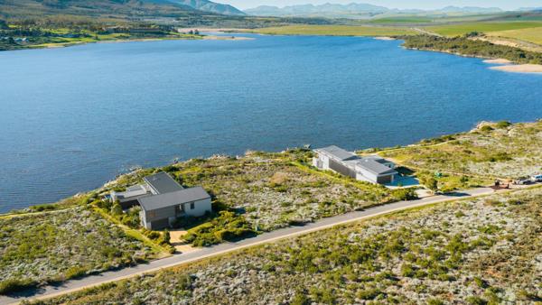 1 640 m² Land