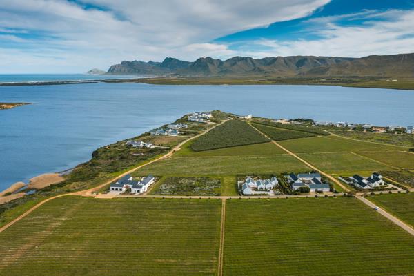 1 517 m² Land