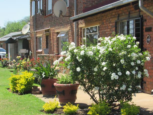 4.9 ha Smallholding