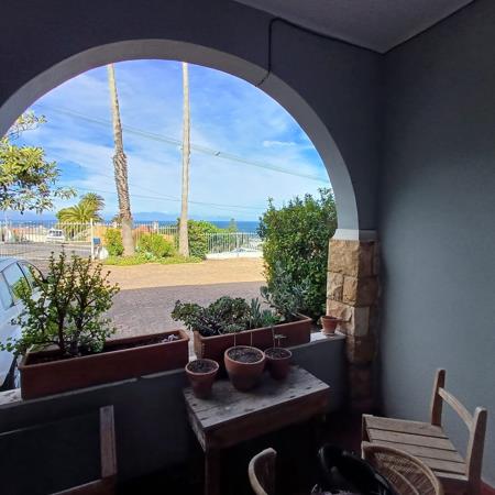 2 Bedroom Apartment in Kalk Bay