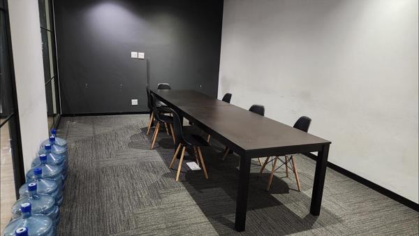 1 095 m² Office Space