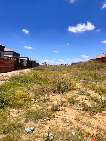 560 m² Land