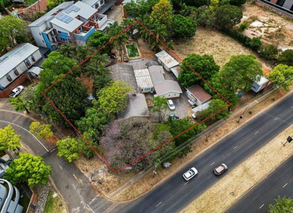 2 130 m² Land