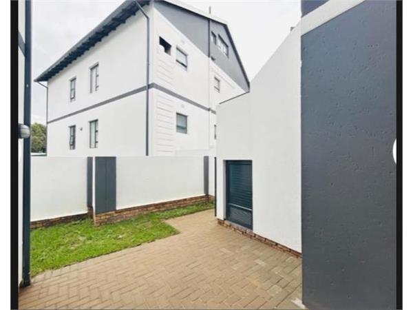 3 Bedroom Apartment to rent in Glen Austin AH | RR4801152 | Private ...