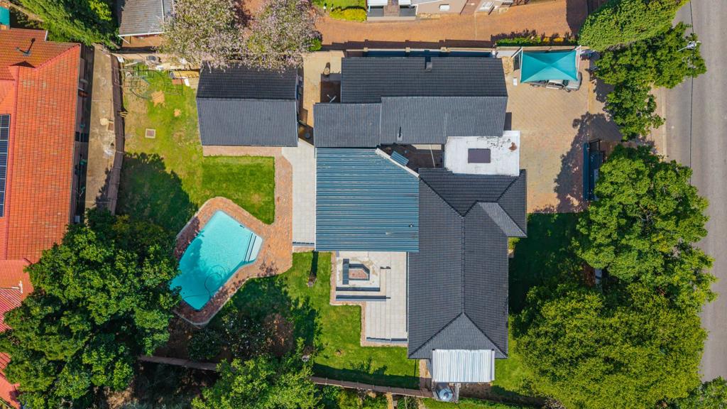 6 Bedroom House