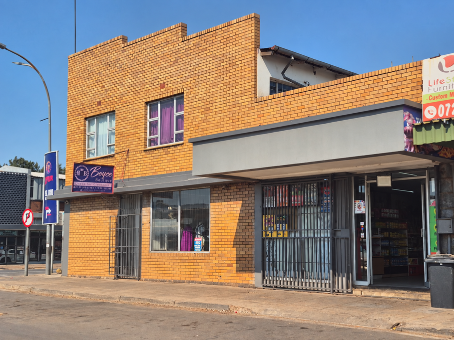 1 400 m² Commercial space