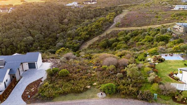1 071 m² Land