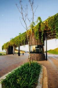 1 352 m² Land