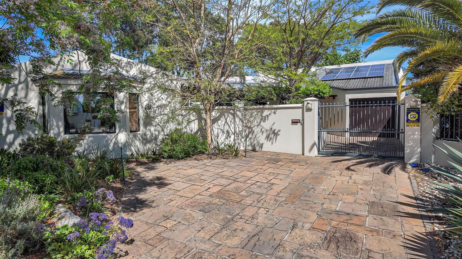 4 Bedroom House for sale in Edgemead | T5659032 | Private Property