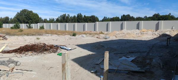 250 m² Land