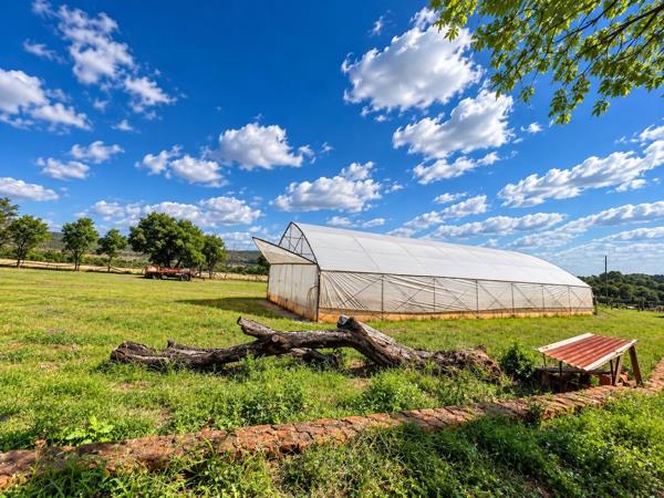 42.9 ha Farm