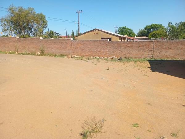 2 000 m² Land