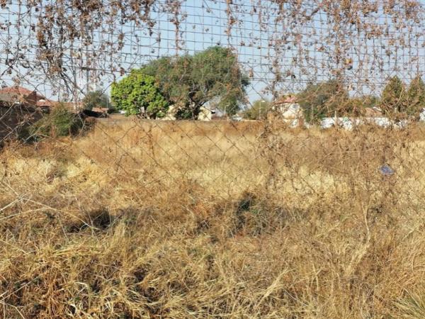 800 m² Land