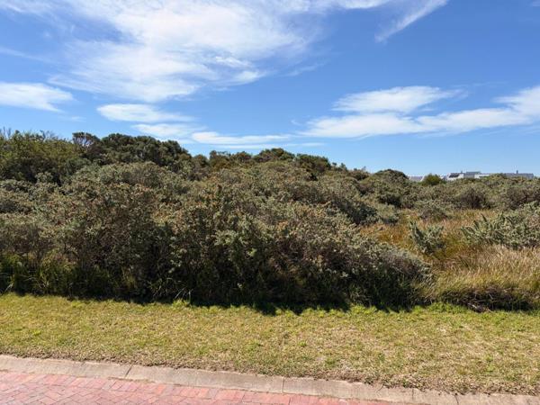 1 879 m² Land
