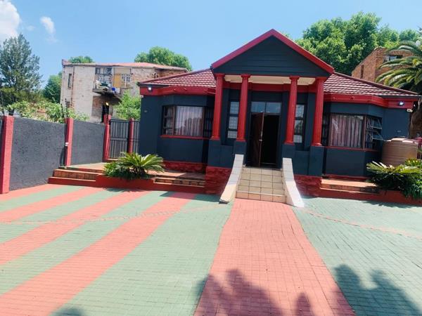9 Bedroom House