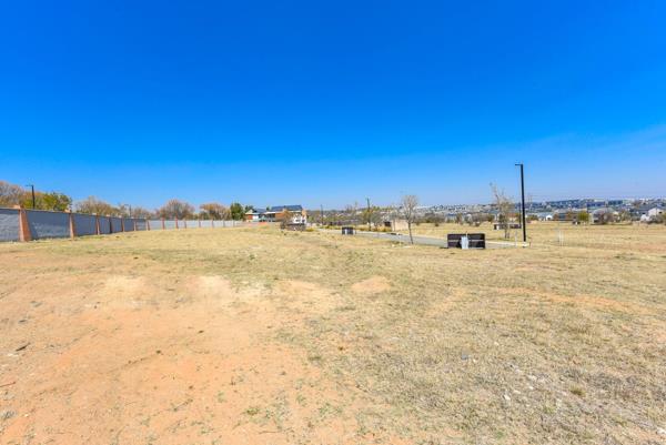 600 m² Land