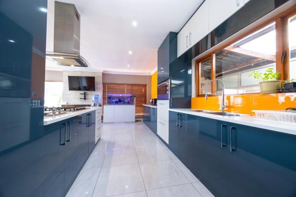 6 Bedroom House