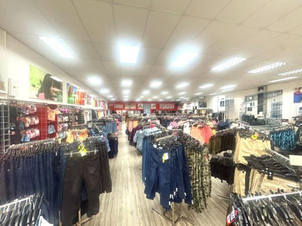 900 m² Retail Space