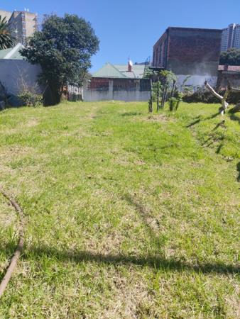 1 012 m² Land
