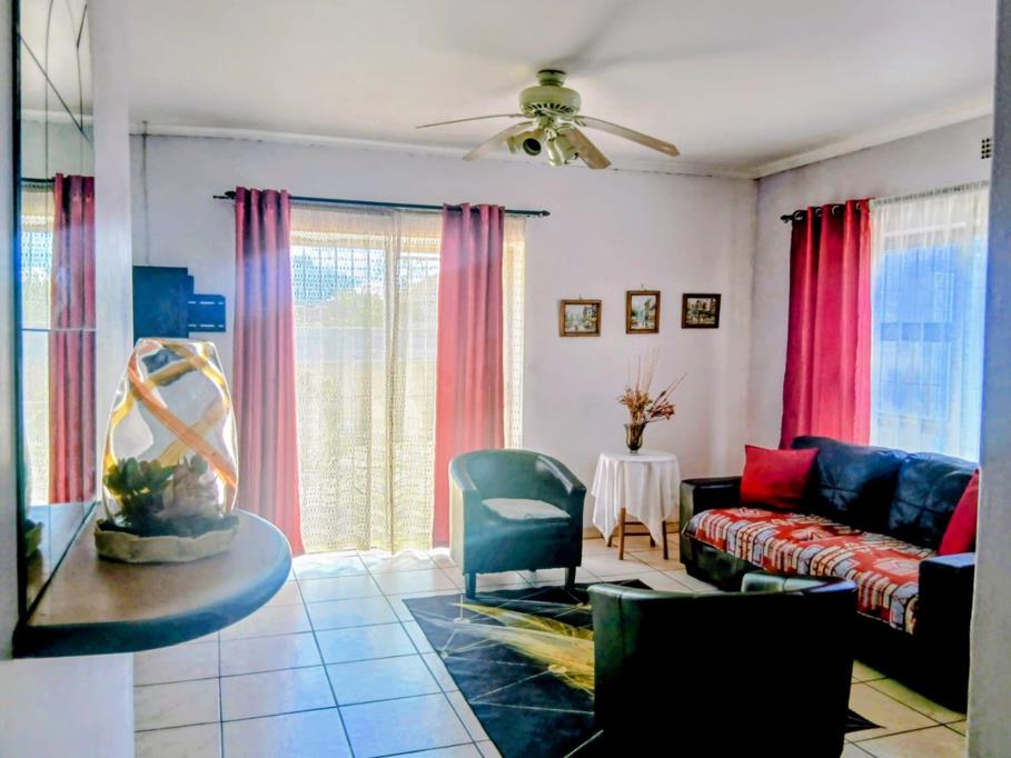 3 Bedroom House in Grassy Park