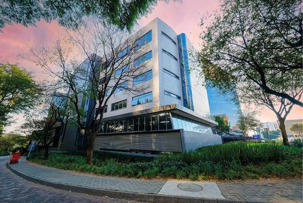 982 m² Office Space