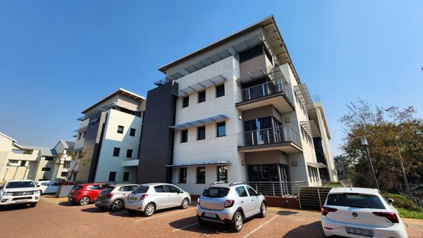 566 m² Office Space