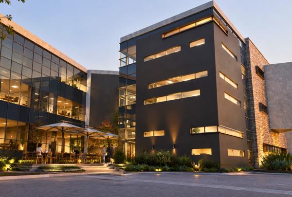 594 m² Commercial space