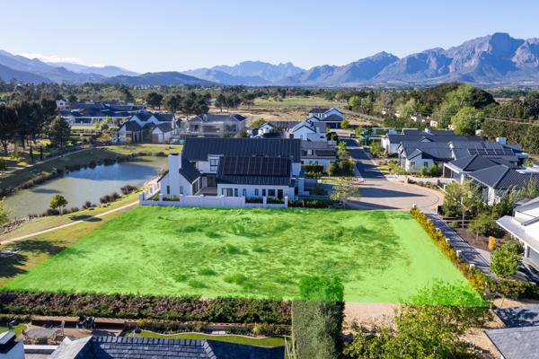 1 045 m² Land
