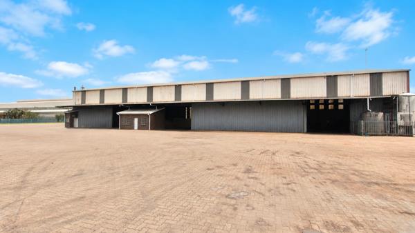 1 392.9 m² Industrial space