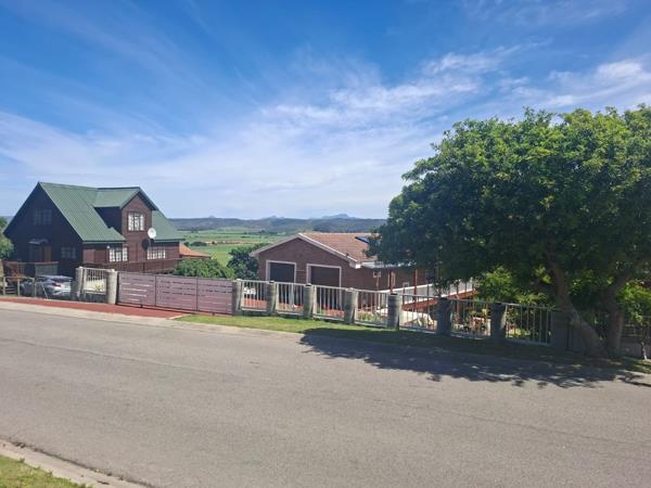 600 m² Land
