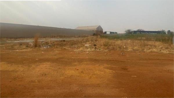 3 232 m² Land
