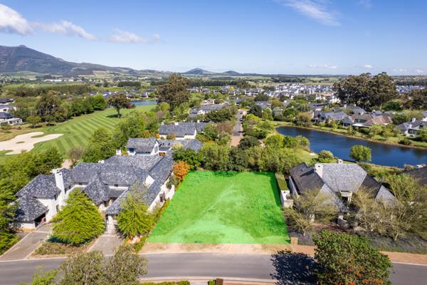 1 065 m² Land