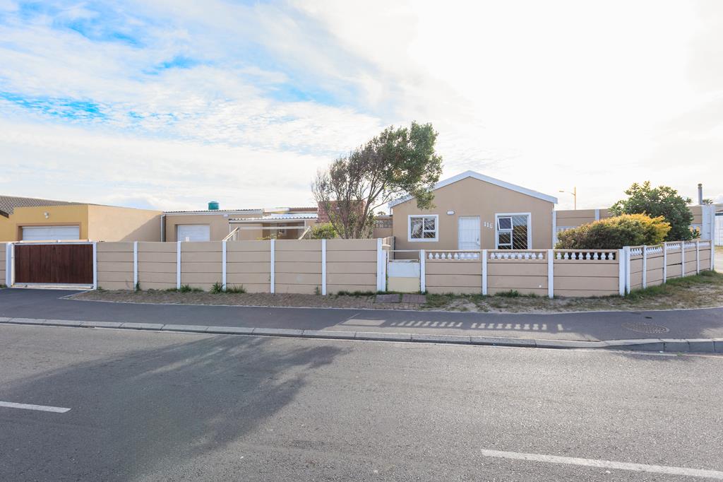 3 Bedroom House in Grassy Park