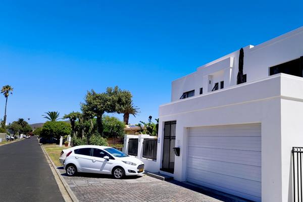 3 Bedroom House in Melkbosstrand