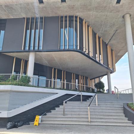 594 m² Commercial space