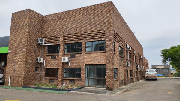 700 m² Office Space