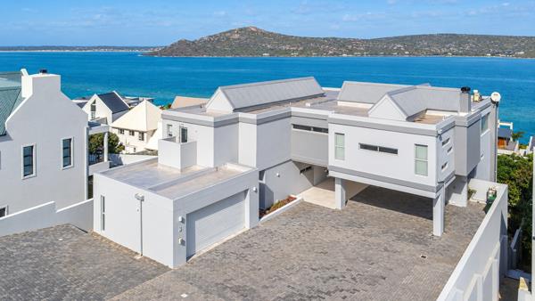 6 Bedroom House