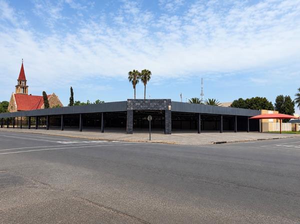 1 983 m² Retail Space