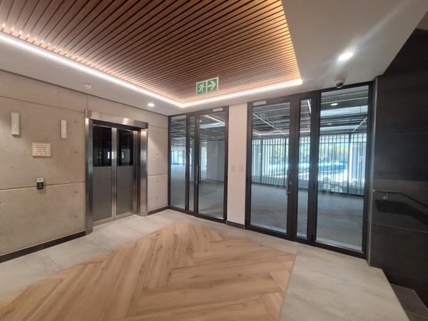 1 582 m² Office Space