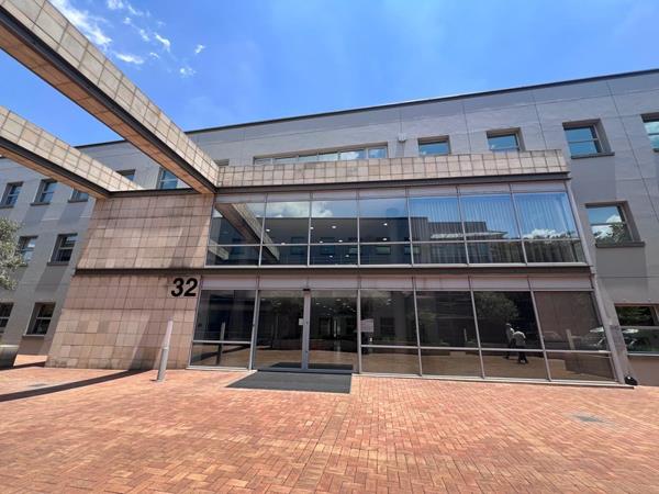 762 m² Office Space