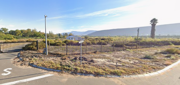 1 140 m² Land
